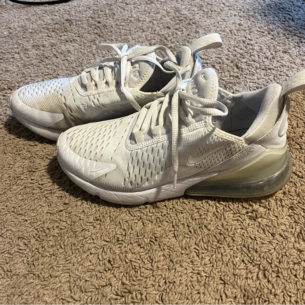 SOLD White Nike air max 270